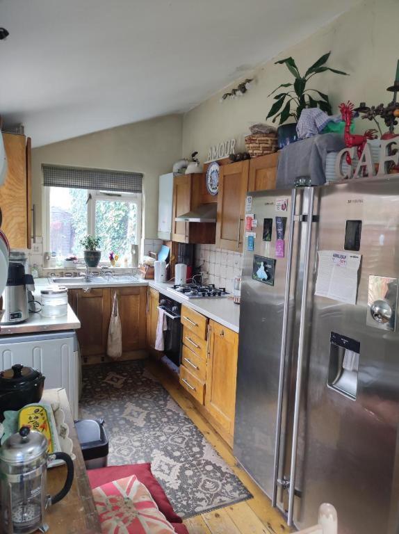 Cosy London Double Room Near Wimbledon Экстерьер фото