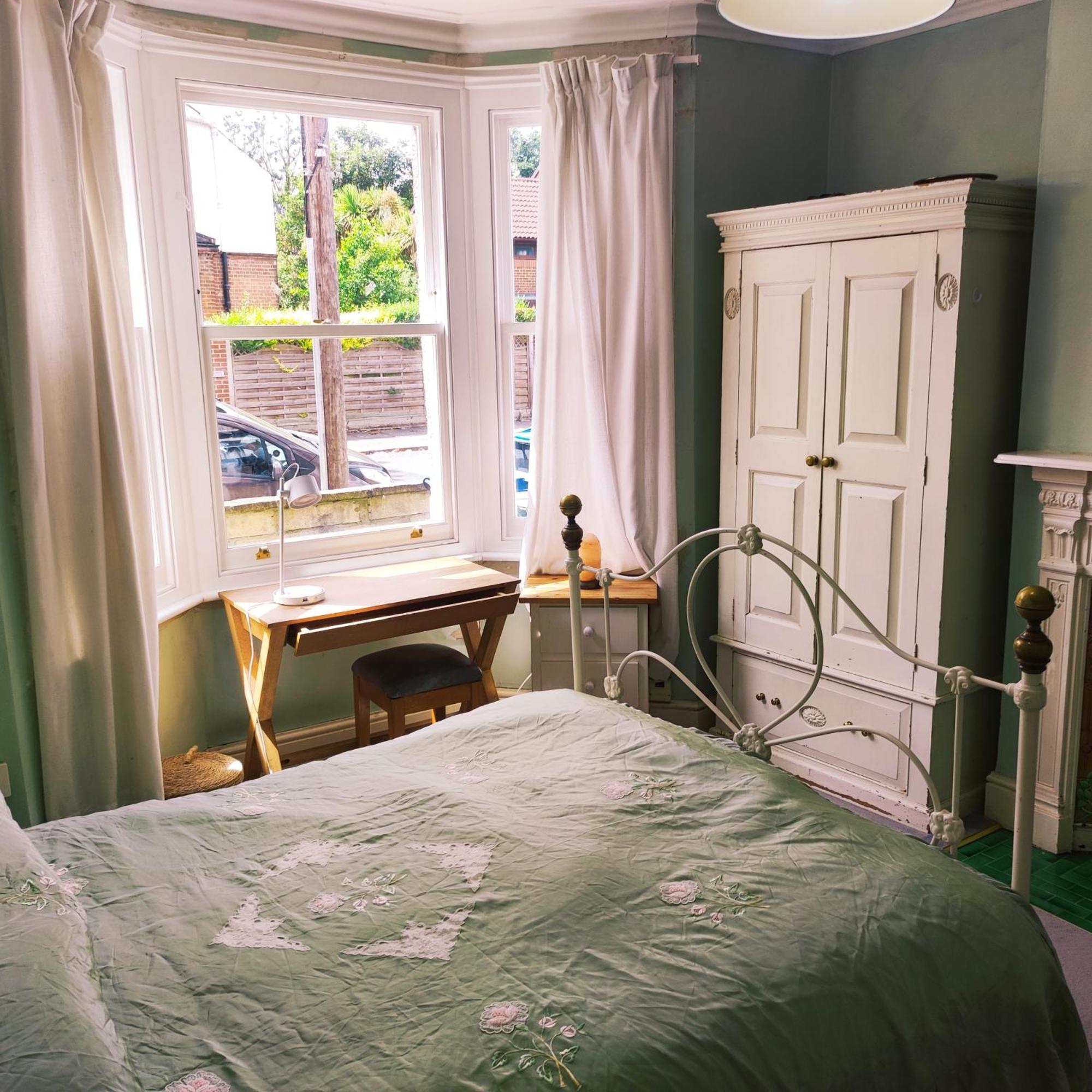 Cosy London Double Room Near Wimbledon Экстерьер фото
